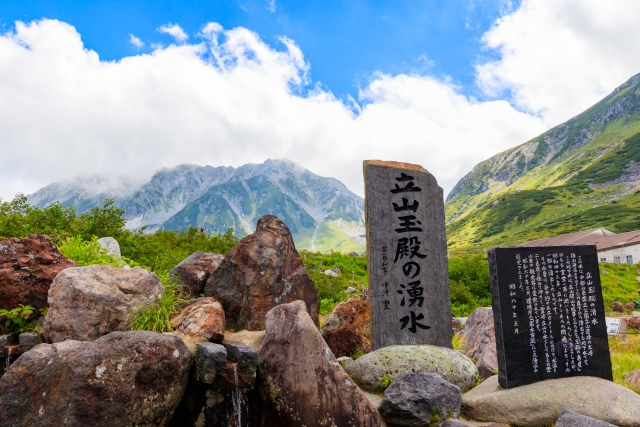 ⑧立山玉殿の湧水(富山県)