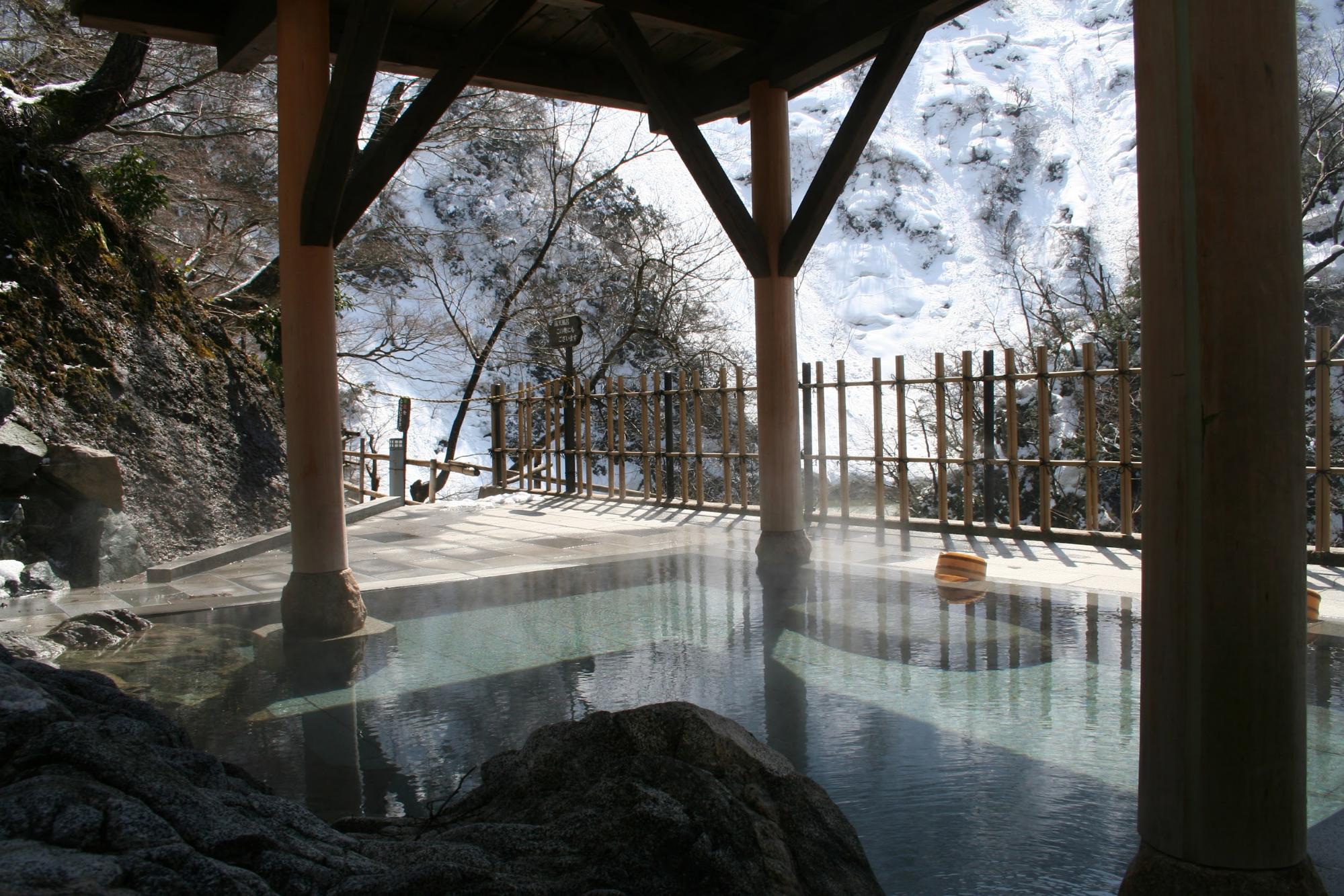 【富山・富山〜南砺ドライブ】世界遺産と秘湯を巡る、フォトジェニックな雪景色旅（雪景色を楽しむ旅Vol.3）