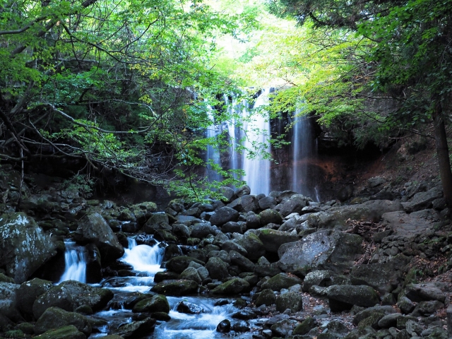 車で行きたい!美しい滝スポット10選・ 東日本編