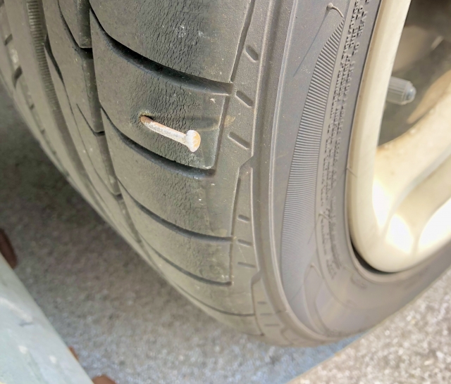 タイヤがパンクした時のNG行動