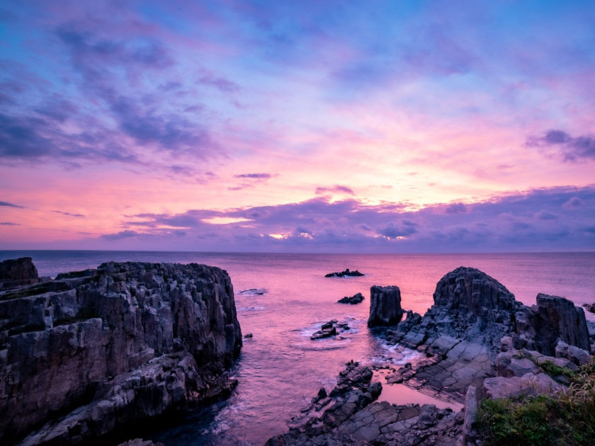 冬の荒波が迫る、断崖絶壁の大絶景 / 東尋坊