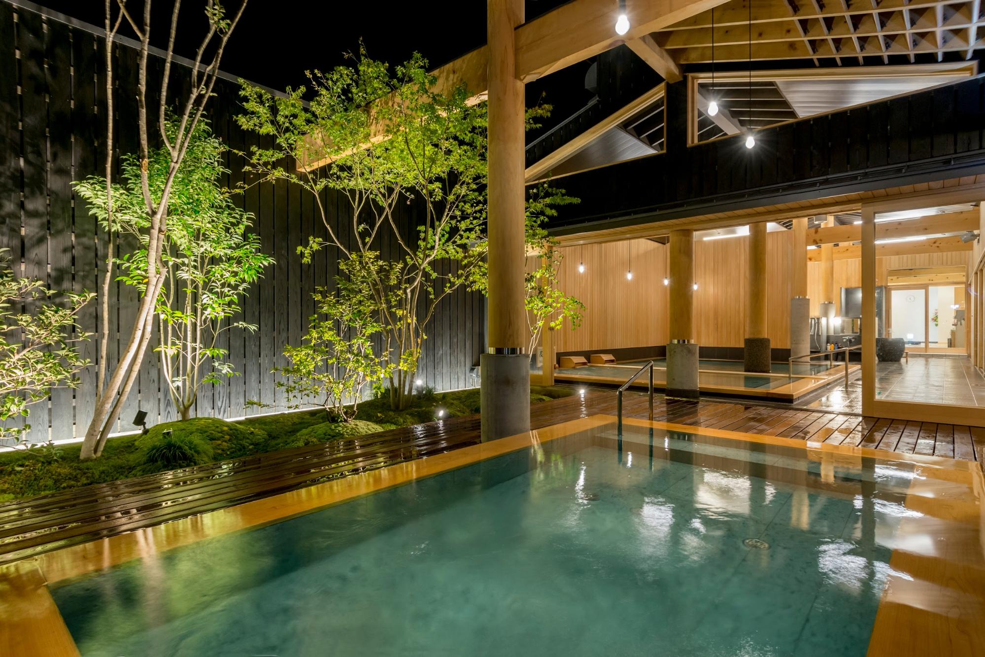 旅の締めは、歴史ある名湯で / あわら湯