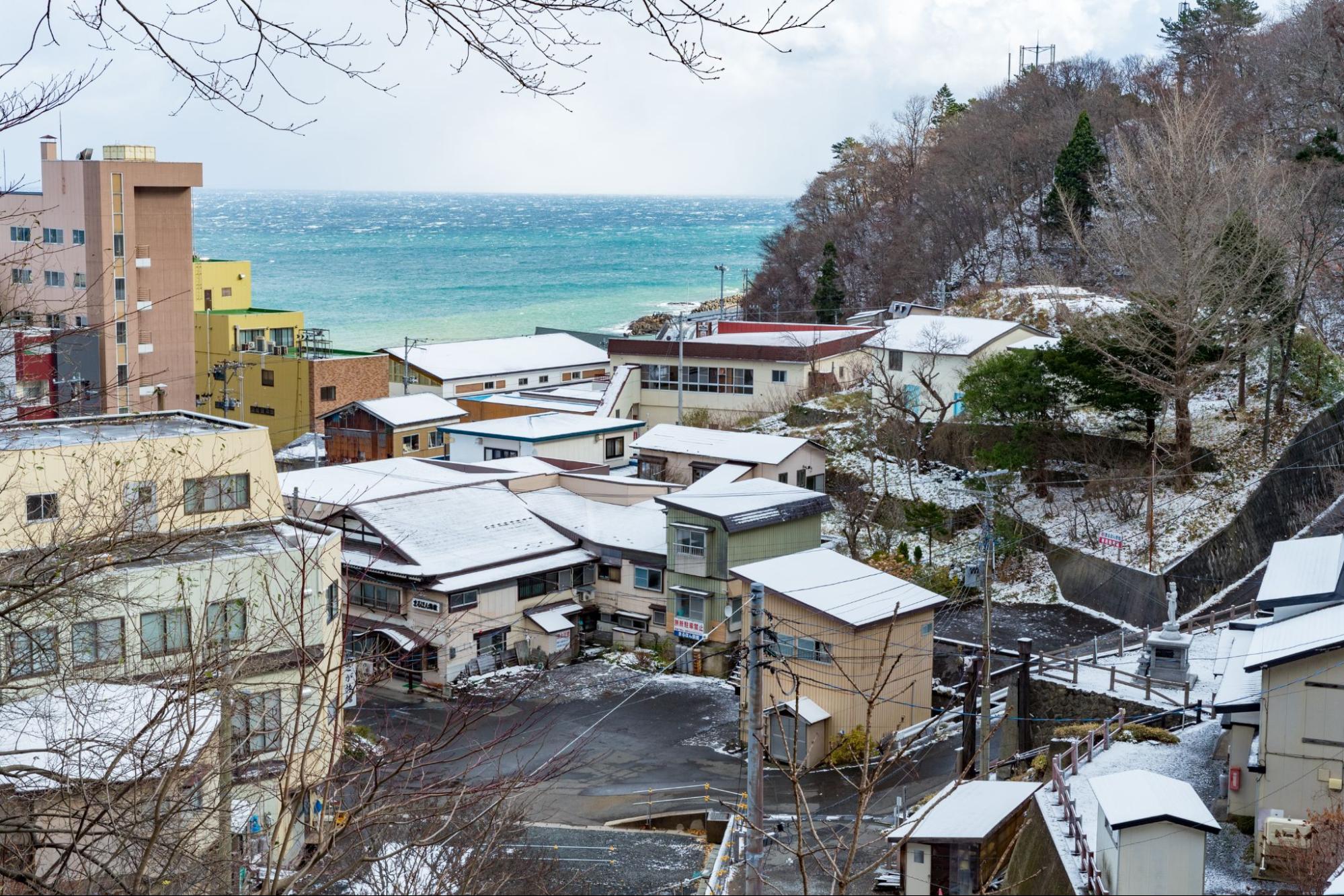 津軽海峡を望む、歴史ある湯治場/ 下風呂温泉郷