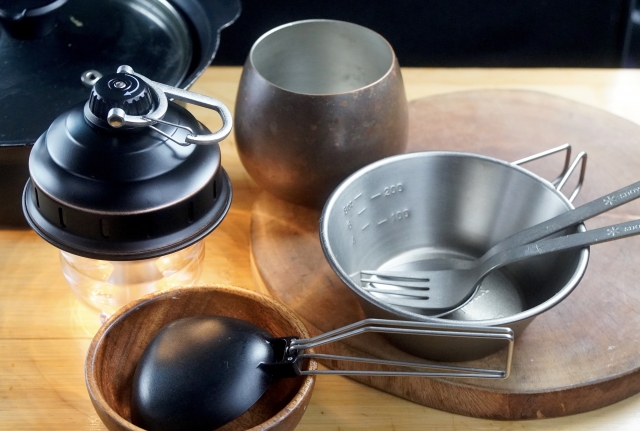 ⑤食器洗いやゴミの始末は？