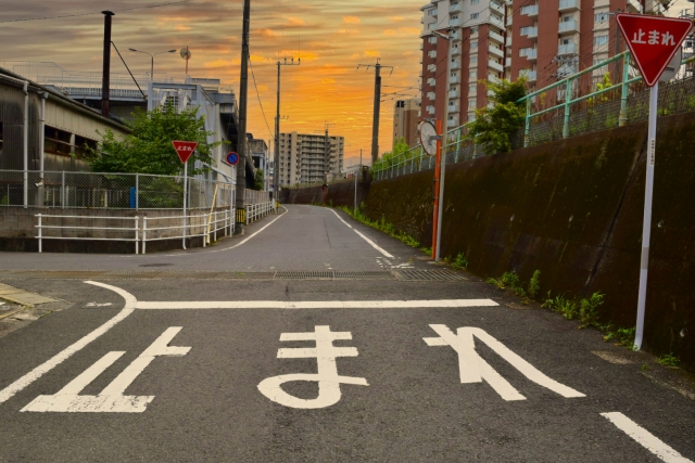 不慣れな道では「一時停止」を見逃しがち