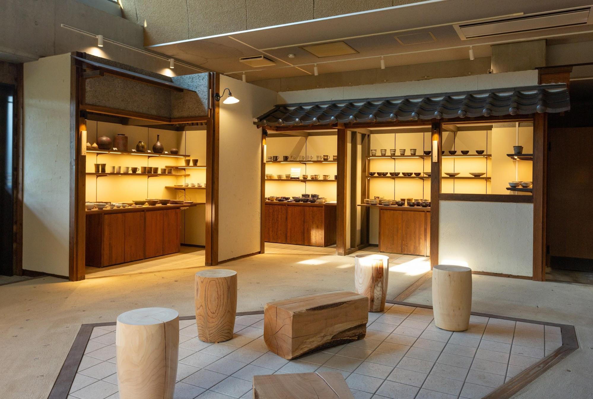 丹波焼発祥の地で職人技を体感 / 丹波伝統工芸公園 立杭陶の郷 (窯元横丁)