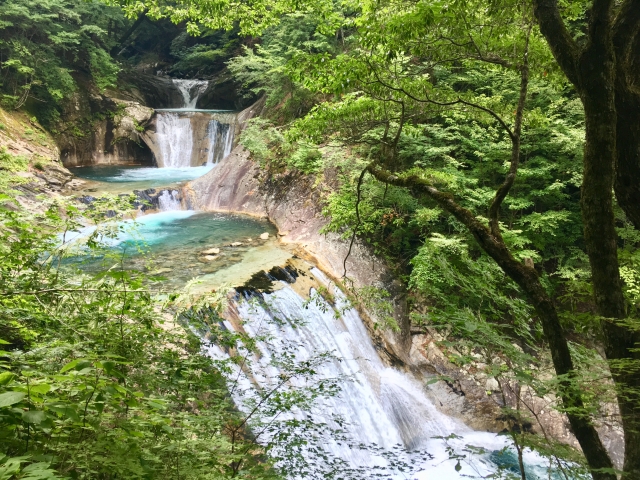 ③七ツ釜五段の滝(山梨県)