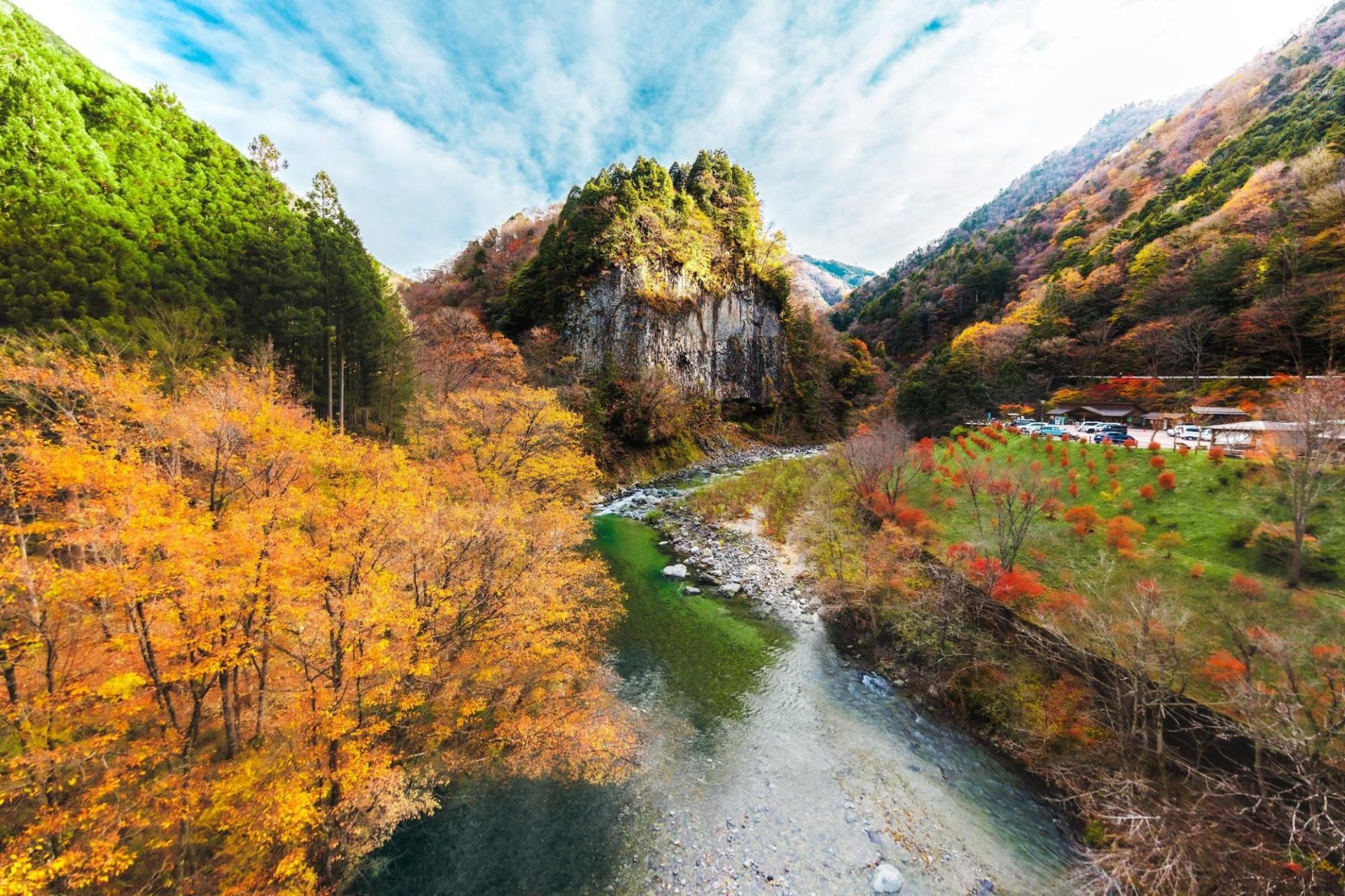 200以上の滝が迎える絶景散歩道  / 巌立峡（がんだてきょう）/がんだて公園